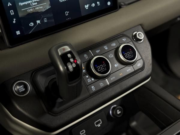 Land Rover Defender, II