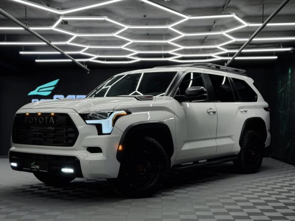 Toyota Sequoia, III