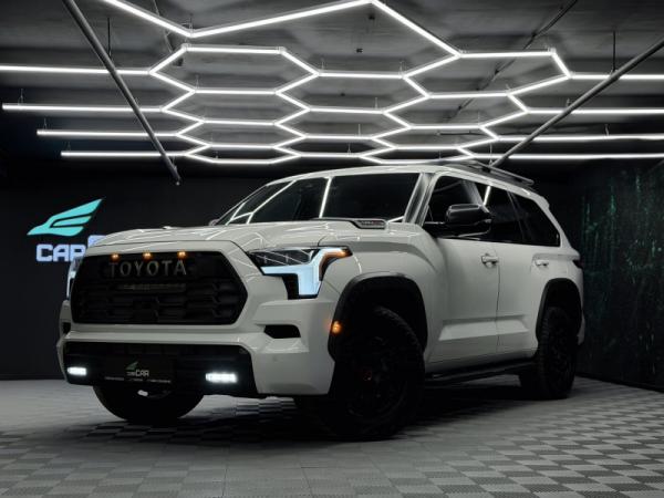 Toyota Sequoia, III