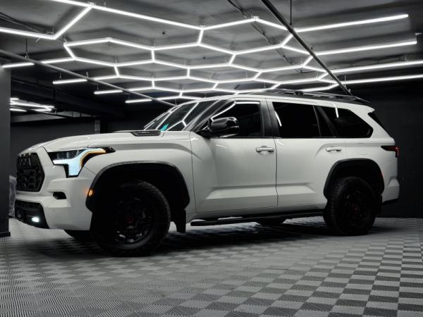 Toyota Sequoia, III