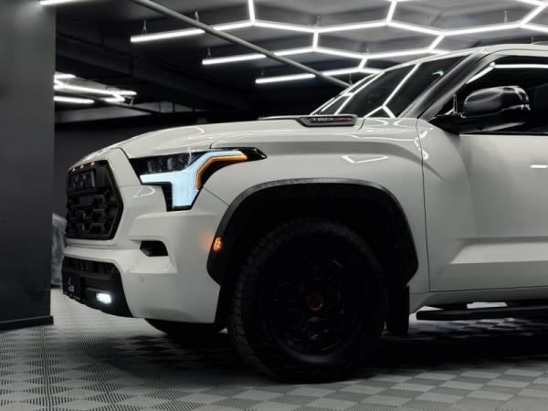 Toyota Sequoia, III