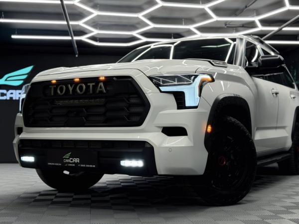 Toyota Sequoia, III