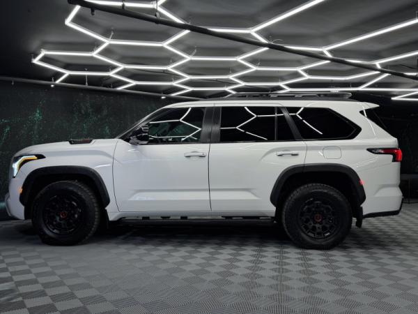 Toyota Sequoia, III