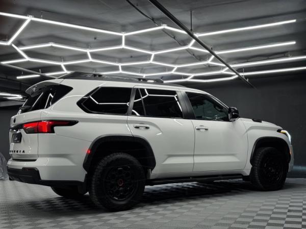 Toyota Sequoia, III