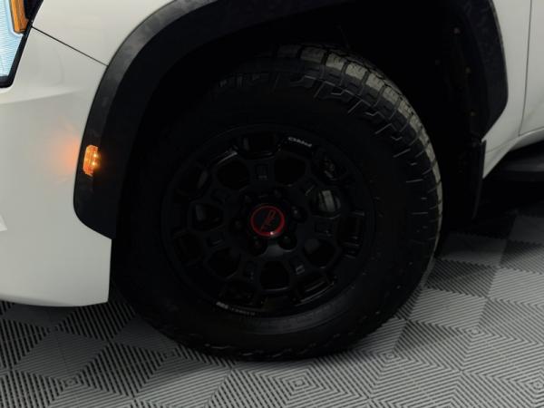 Toyota Sequoia, III