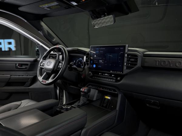 Toyota Sequoia, III