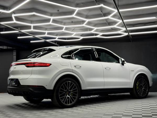 Porsche Cayenne, III