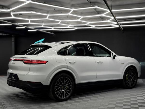 Porsche Cayenne, III